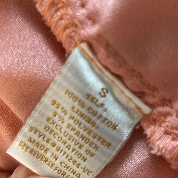 Champagne and strawberry lace top size small - Picture 14 of 14